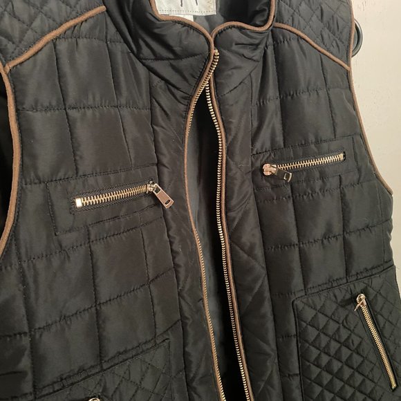 Daytrip Black Vest - Picture 4 of 4